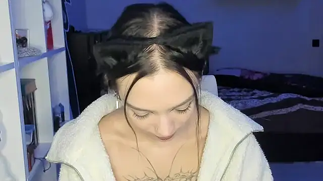 PurrYuna live cam on StripChat
