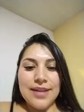 BlueeDiamond live cam on StripChat
