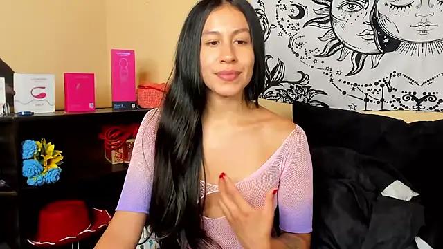 EmiGomez_ live cam on StripChat