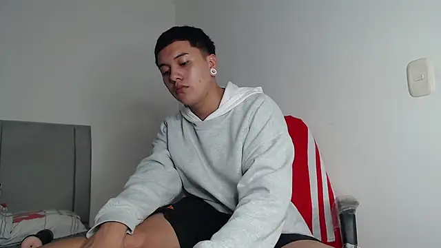 Owenn__blueee live cam on StripChat