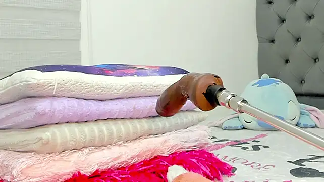 Elizabeth_18_ webcam