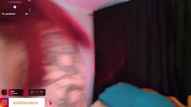 littlevalerie live cam on StripChat