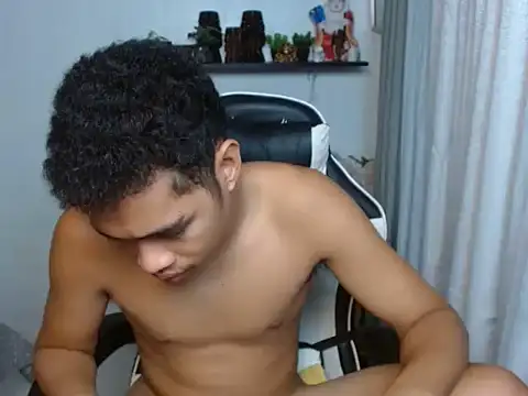curlyasian_njxx live cam on StripChat