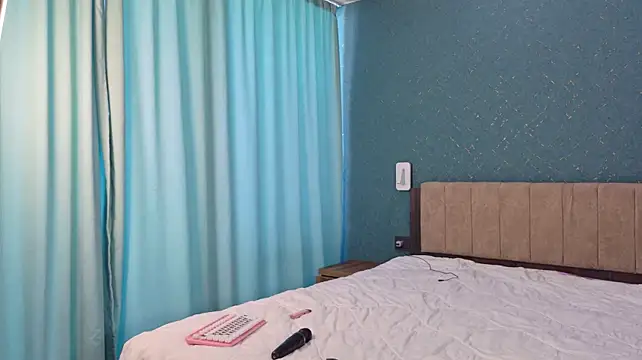 smart_eliz live cam preview