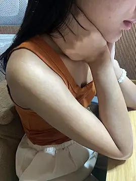 Mina048 live cam on StripChat