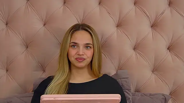 AnitaVenture live cam preview