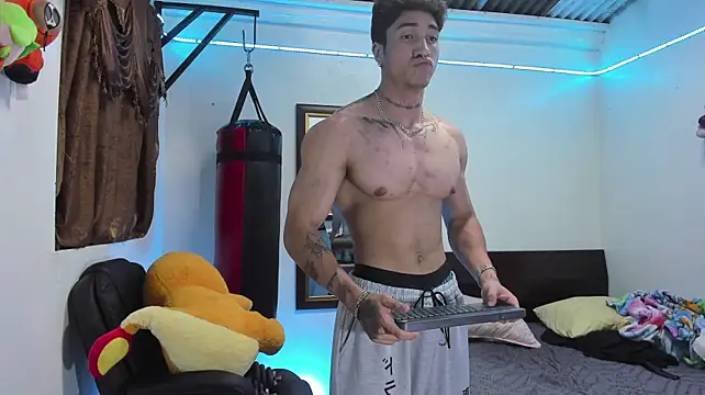 Bull__fit live cam on StripChat