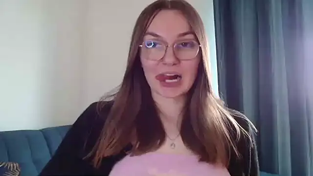 LooveELLYx live cam on StripChat