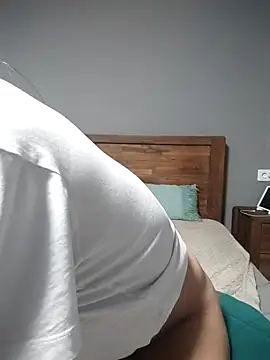 AntoniaHottie live cam on StripChat