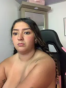 Melannyy_ live cam on StripChat