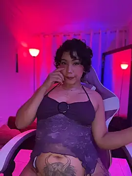 ZahaRoseee live cam on StripChat
