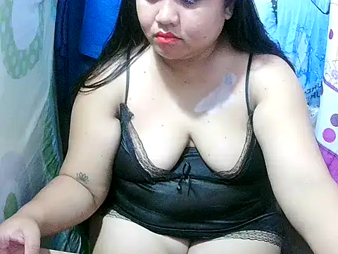 Chubbymomsh live cam on StripChat