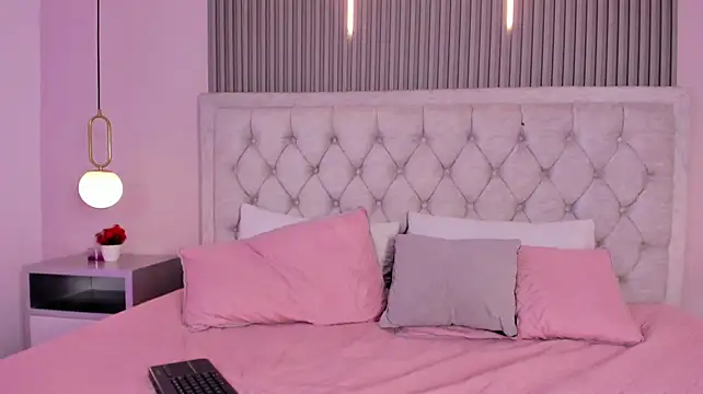 Emily_Channell live sex cam