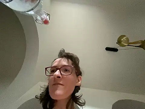 Hairy_horny_mommy live cam preview