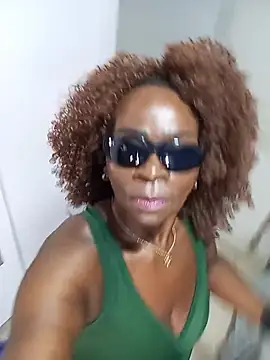 QueenLorena25 live cam preview
