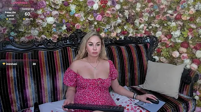TIFF_THE_MILF live cam preview
