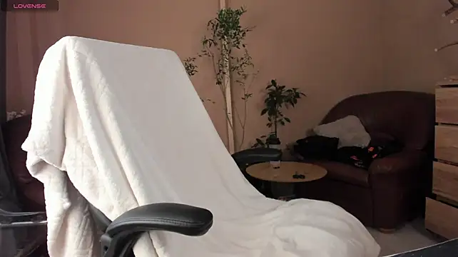 KaylaLaine live cam on StripChat