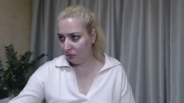 sweetpussy13 live cam on StripChat