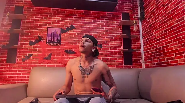 Valentino_knox1