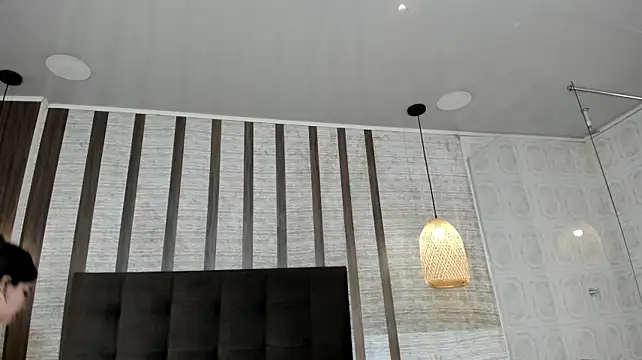 Hannah_Cross
