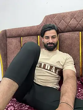 Royalboy_03 live cam on StripChat