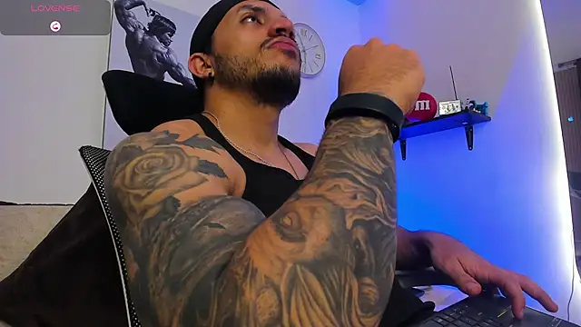 LiamReigns_ live cam on StripChat
