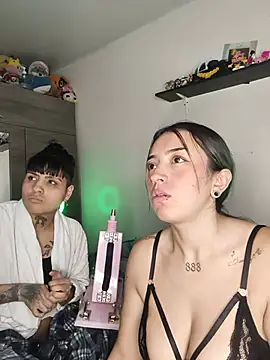 Val_Lau webcam