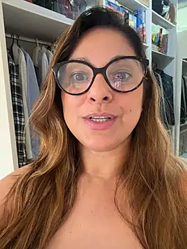 mariiii_morena (Ask my age) - Peladinha e mostrando por 3 minutos