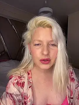 VictoriaQueenVip18 webcam