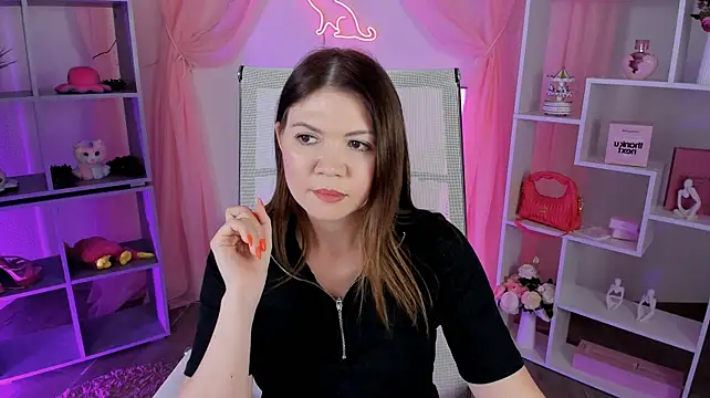 ElaraWynne webcam stripchat model stream image