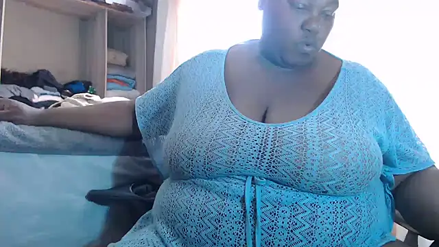 MATUREBUSSTY webcam stripchat model stream image
