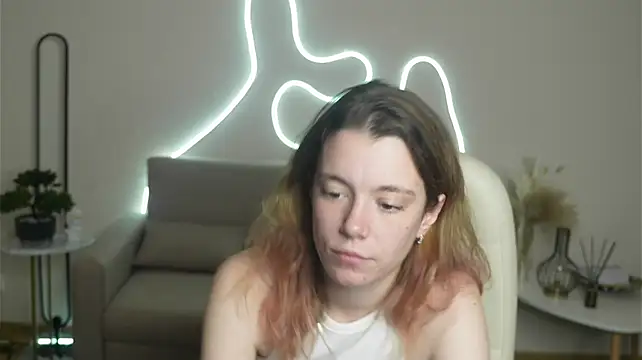 RosetteQunnarath live cam on StripChat