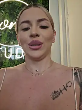 IveySin live cam on StripChat