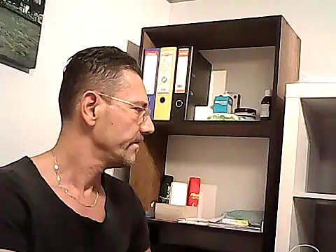 mastercharisma35 live cam preview