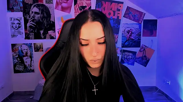MonicaLowes live sex cam