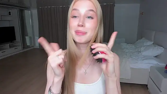 JunieAmert live cam on StripChat