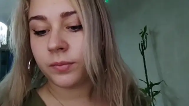 IsaWhitton live cam preview