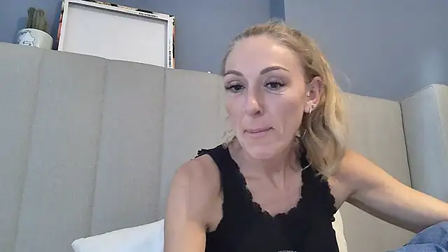 Hannah-Luxe live cam preview