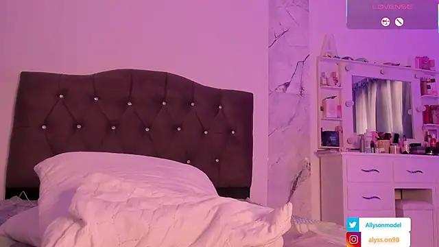 alysson_18 live cam preview