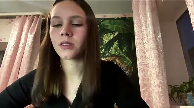 EmmaShyline live cam preview