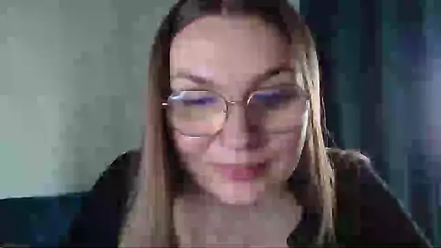 LooveELLYx webcam