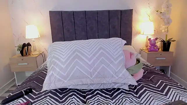 Emilly_Beaumont live cam on StripChat