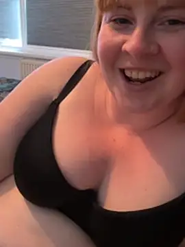 Curvy-GingeXX live cam preview
