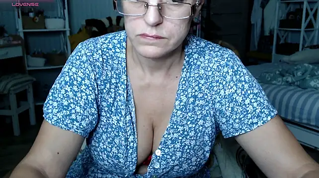 BloomingAllure live cam preview