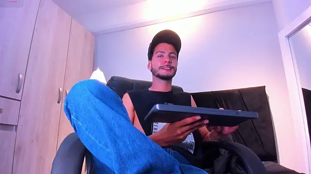 Ethan_Levi
