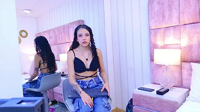 MiaLaure