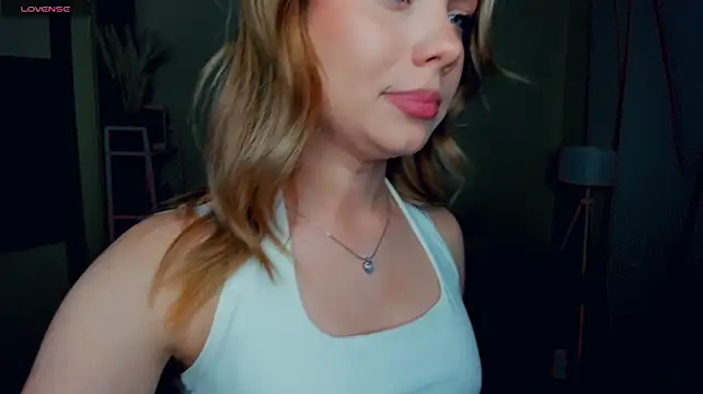 RuthieSaris live cam preview