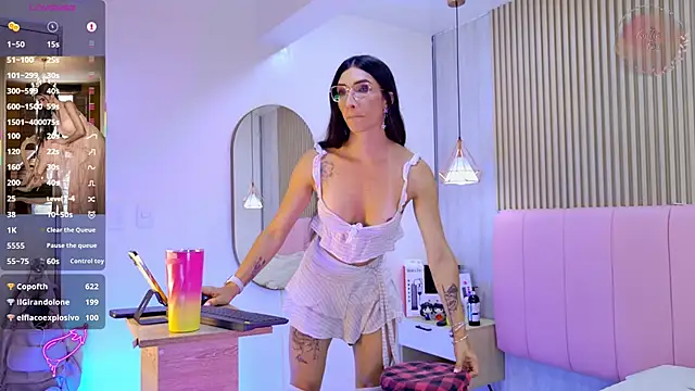 Model: kylliefox_