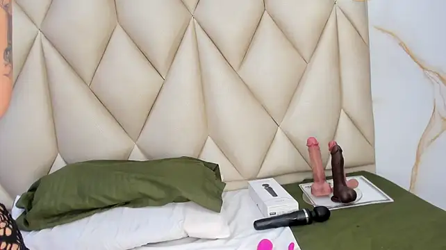 Ibbie_drastic live cam on StripChat