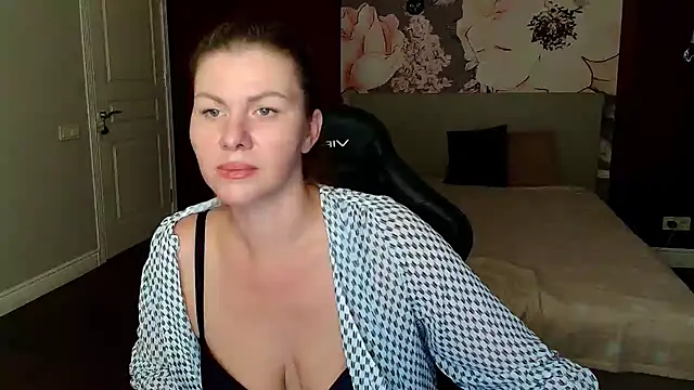LunaKissesx webcam stripchat model stream image